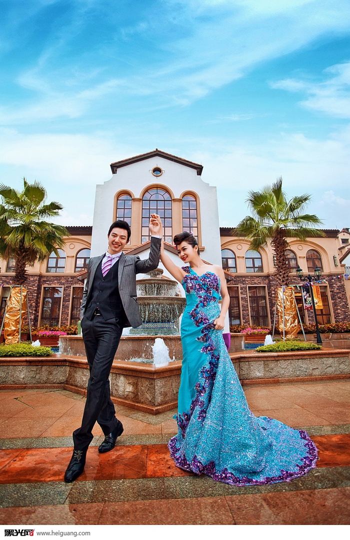 点击大图看下一张：雨中漫步 婚纱摄影