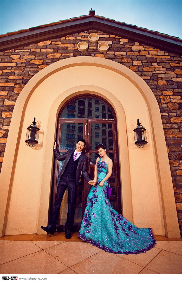 点击大图看下一张:雨中漫步 婚纱摄影