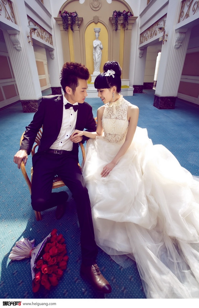 点击大图看下一张：布拉格 婚纱摄影