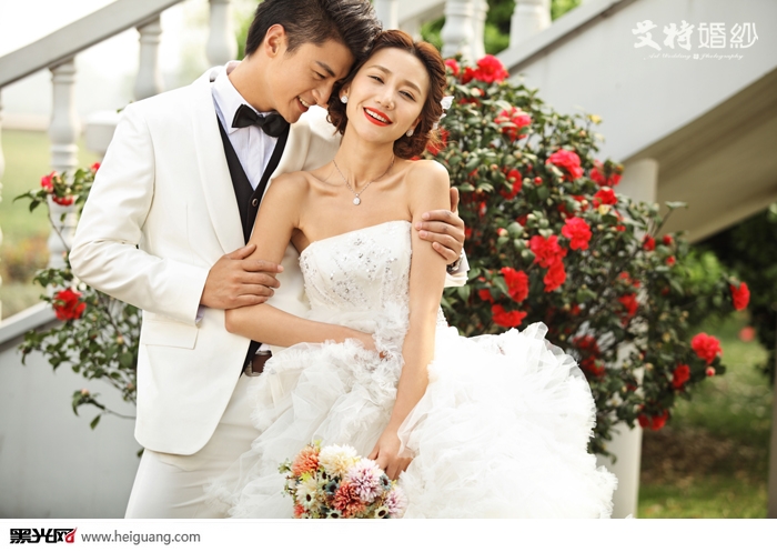 点击大图看下一张：婚庆草坪 婚纱摄影