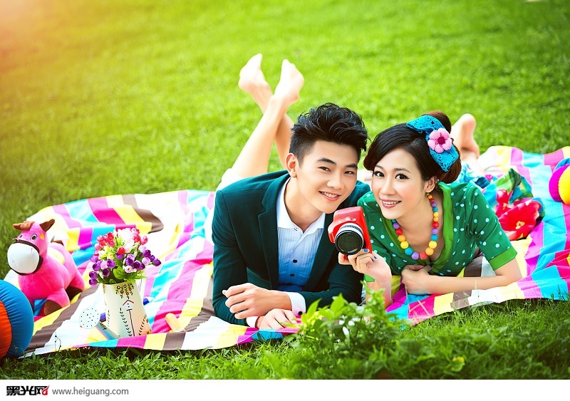 点击大图看下一张：满满都是爱 婚纱摄影