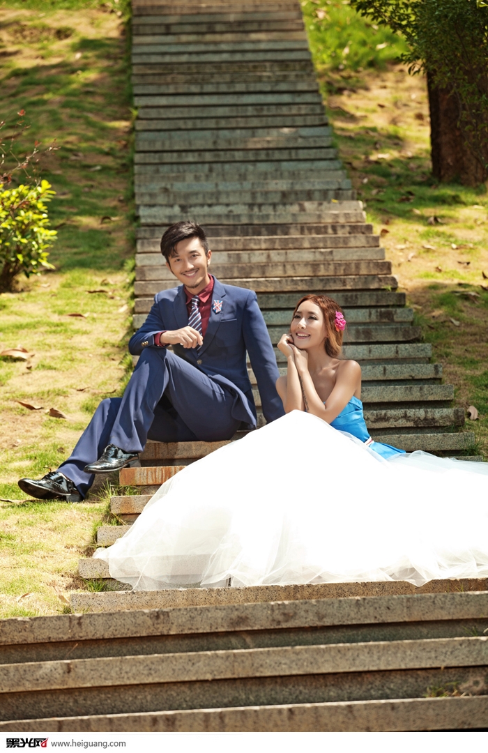 点击大图看下一张：群舞飞扬 婚纱摄影