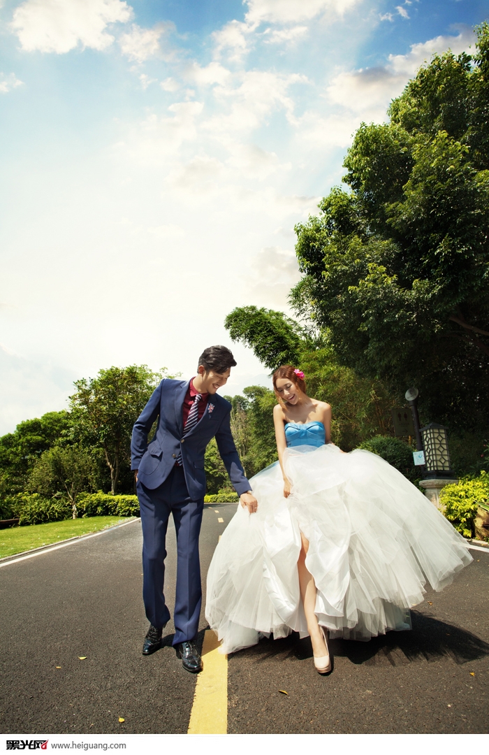 点击大图看下一张：群舞飞扬 婚纱摄影