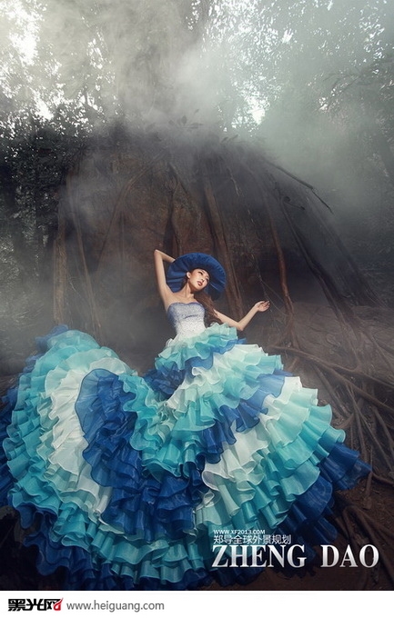 点击大图看下一张：梦 烟 霏 婚纱摄影