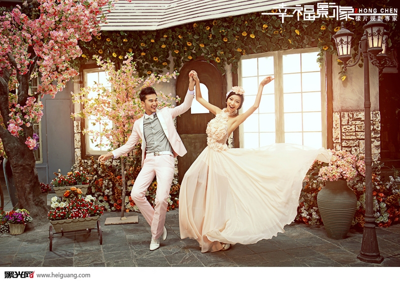 点击大图看下一张：奢爱花宴 婚纱摄影