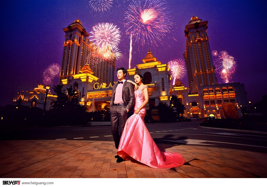 点击大图看下一张：炫丽爱情 婚纱摄影