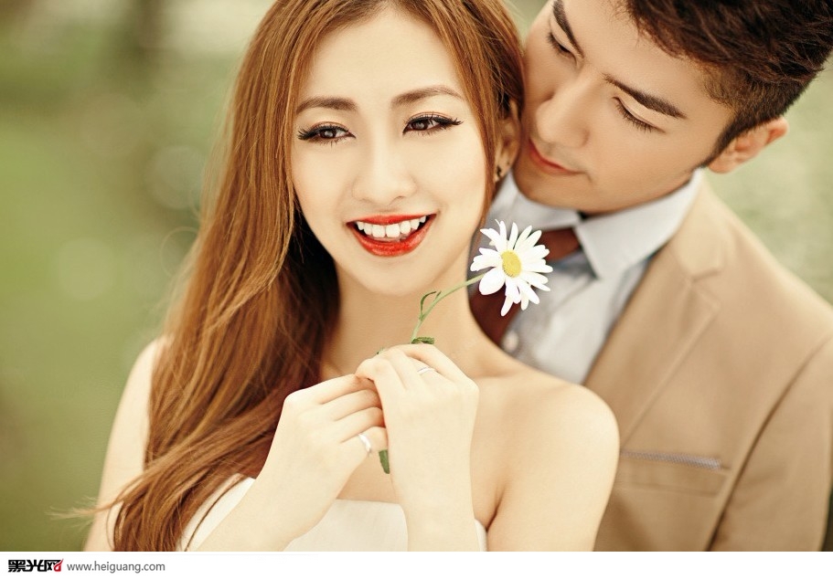 点击大图看下一张：Smile 婚纱摄影