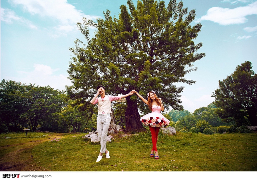 点击大图看下一张：爱情小调 婚纱摄影