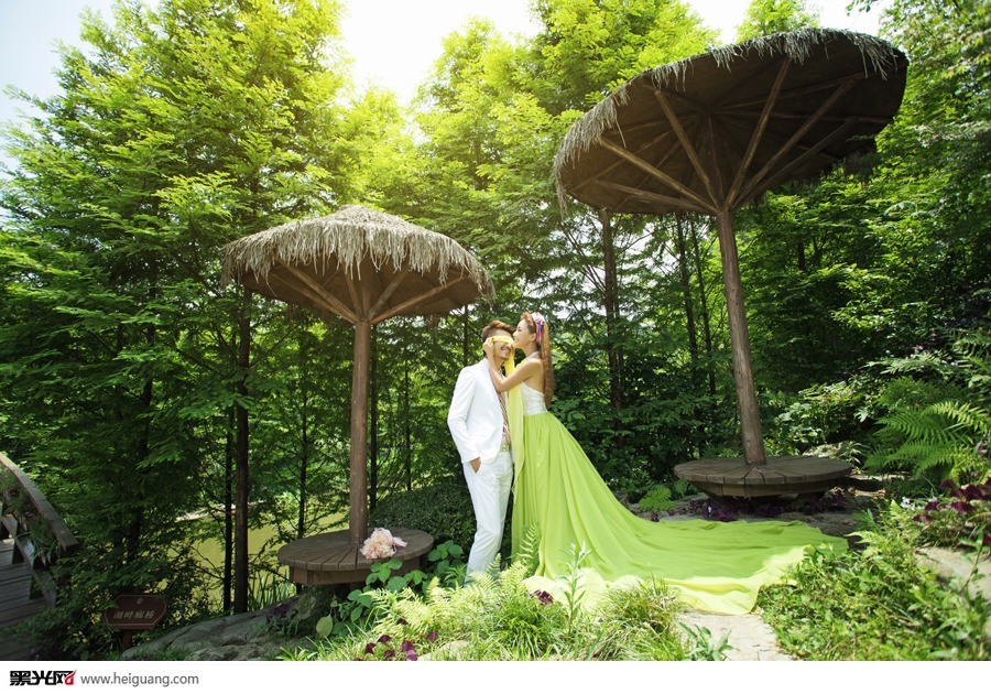 点击大图看下一张：那年夏天 婚纱摄影