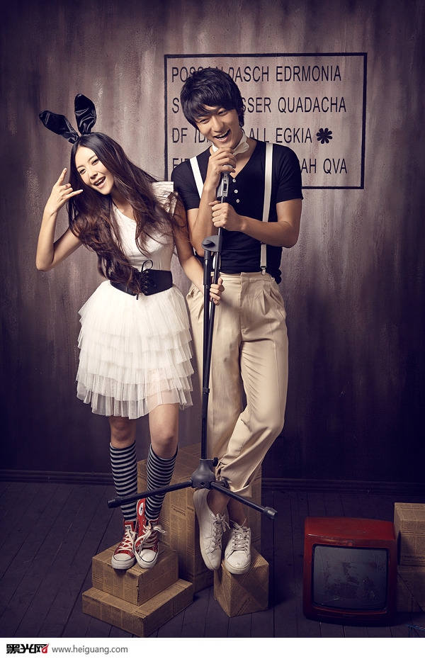 点击大图看下一张：甜蜜麦克风 婚纱摄影