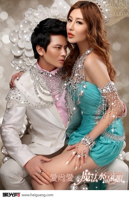 点击大图看下一张：魔法水晶 婚纱摄影