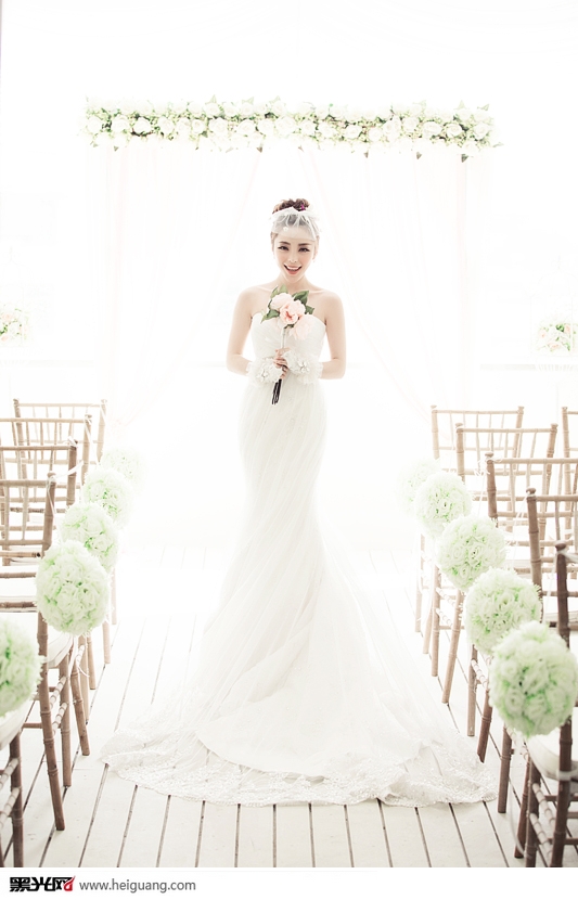 点击大图看下一张：婚礼进行时 婚纱摄影