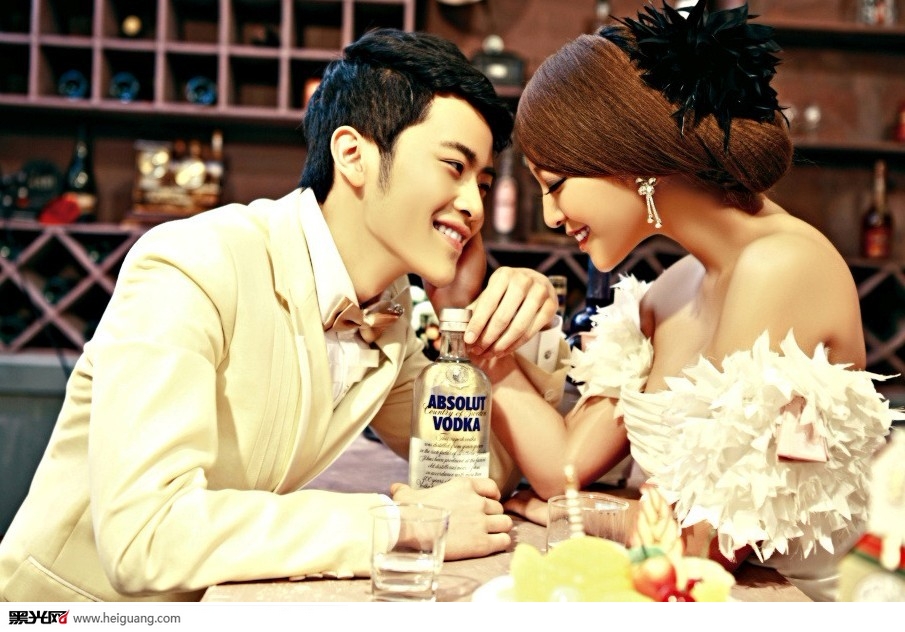 点击大图看下一张：LOVE bar 婚纱摄影