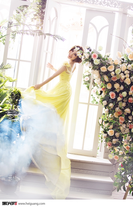 点击大图看下一张：爱的芬芳 婚纱摄影