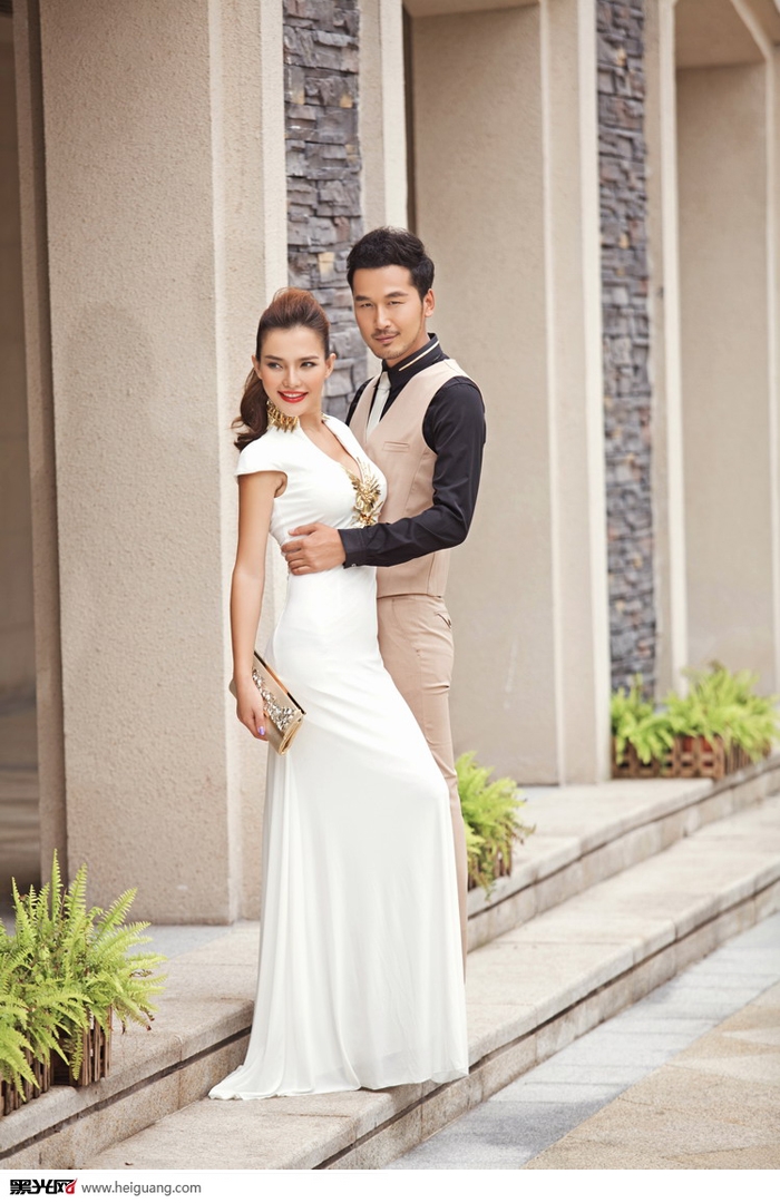 点击大图看下一张：纯色之恋 婚纱摄影