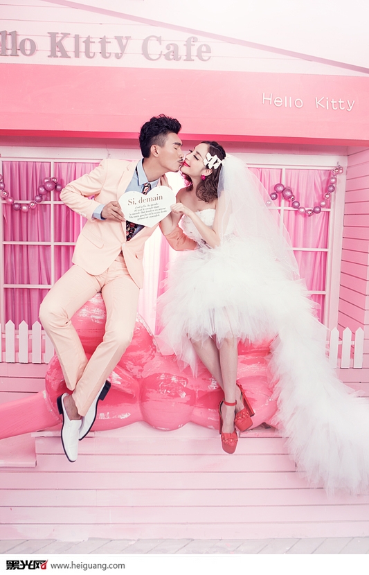 点击大图看下一张：咖啡屋 婚纱摄影