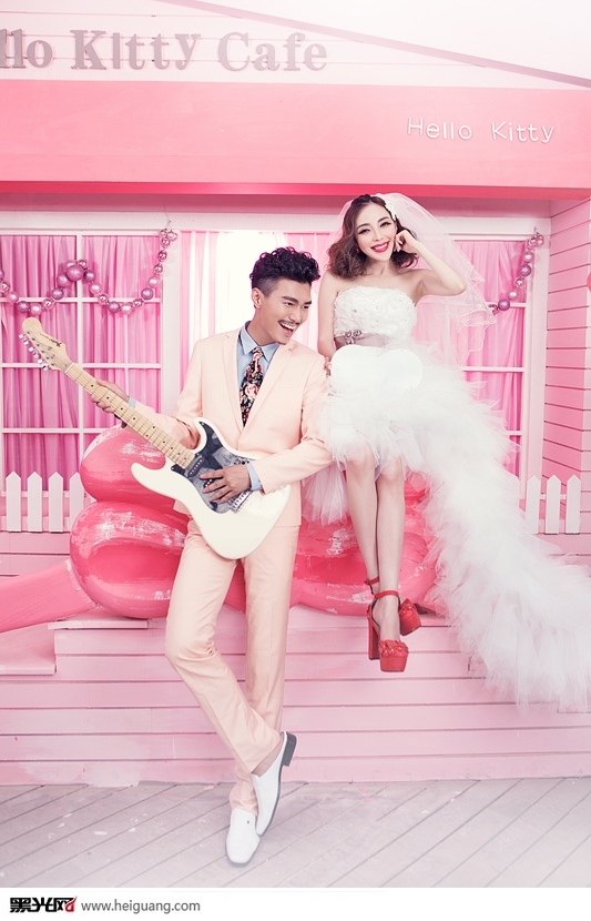 点击大图看下一张：咖啡屋 婚纱摄影