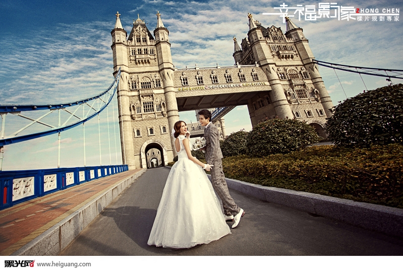 点击大图看下一张：天空之城 婚纱摄影