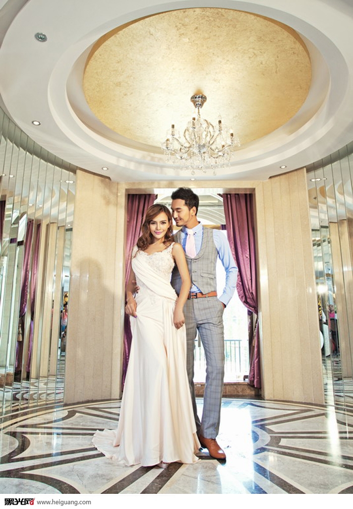 点击大图看下一张：爱情公寓 婚纱摄影