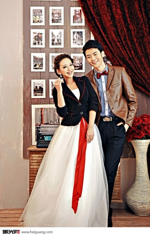 点击大图看下一张：时钟 婚纱摄影