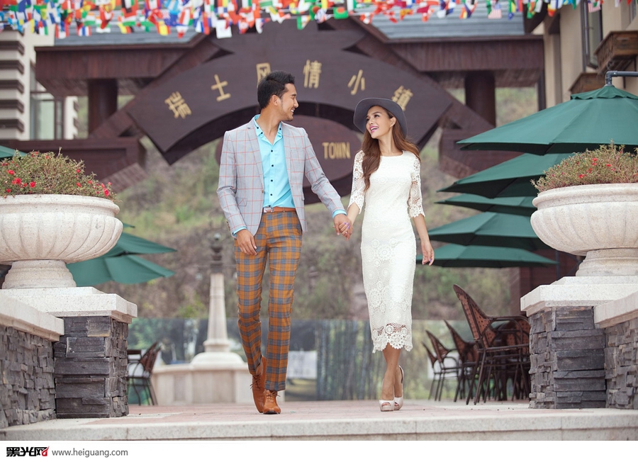 点击大图看下一张:爱在小镇 婚纱摄影