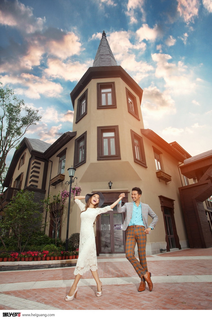 点击大图看下一张：爱在小镇 婚纱摄影