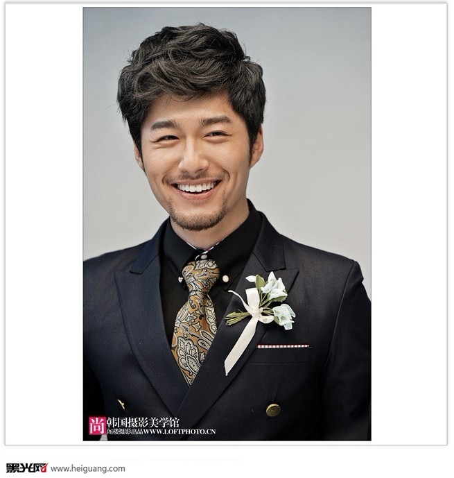 点击大图看下一张：典雅风尚 婚纱摄影