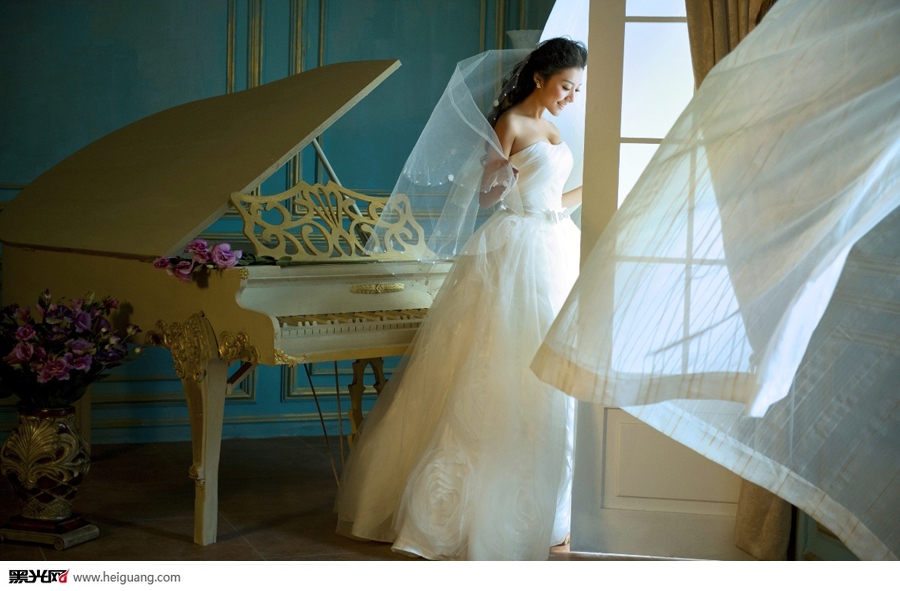 点击大图看下一张：梦幻蒂凡尼 婚纱摄影
