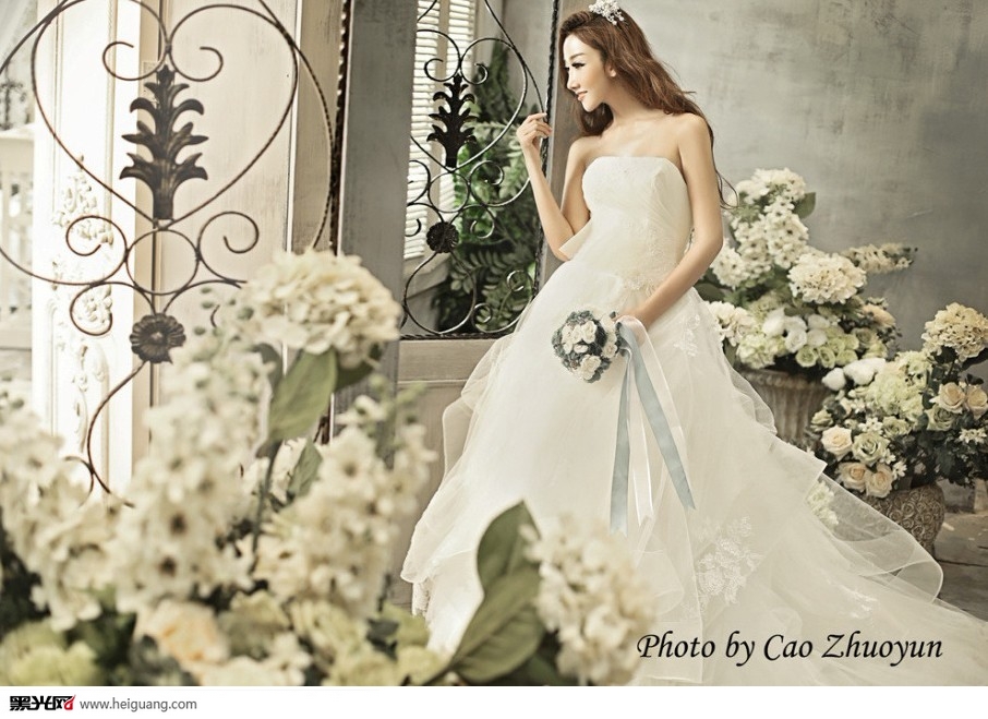 点击大图看下一张：小雅风尚 婚纱摄影