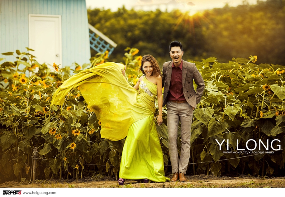 点击大图看下一张：向日葵之恋 婚纱摄影