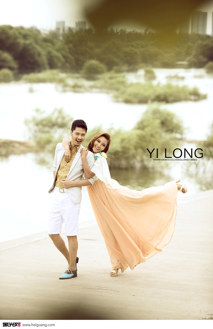 点击大图看下一张：浓情蜜爱 婚纱摄影