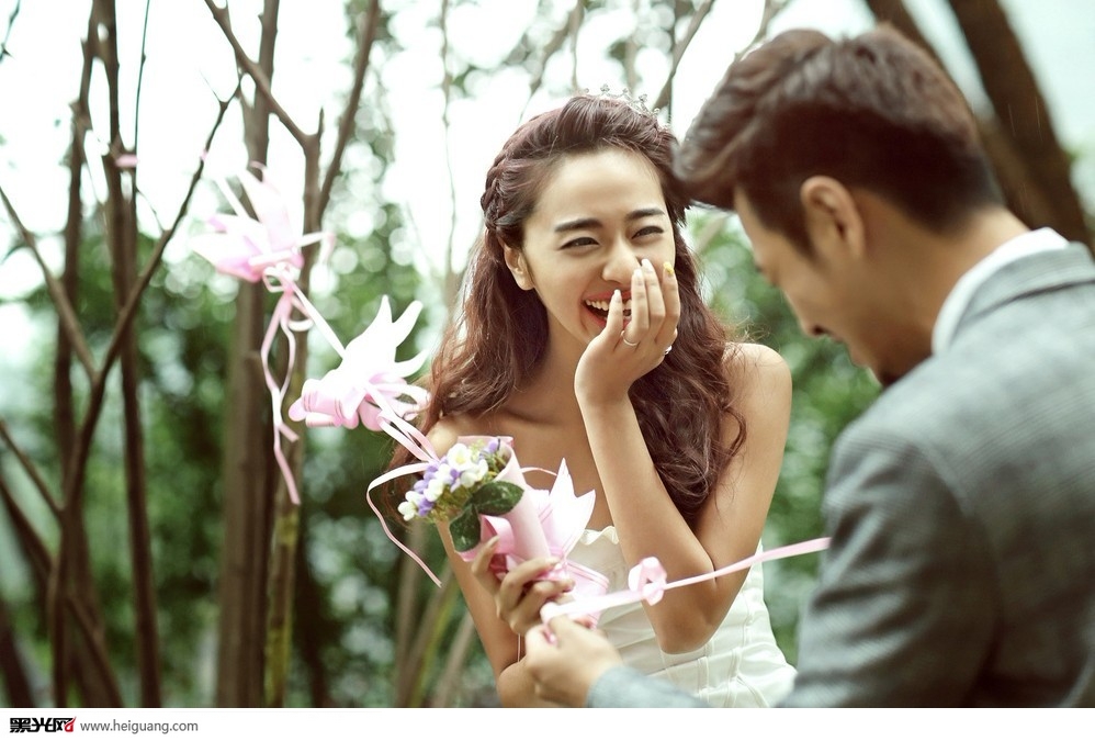 点击大图看下一张：爱的季节 婚纱摄影