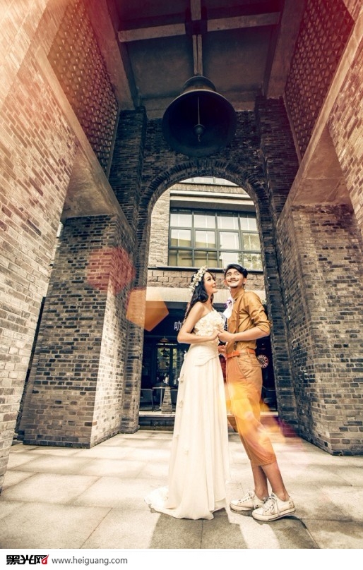 点击大图看下一张:炙热炎夏 婚纱摄影