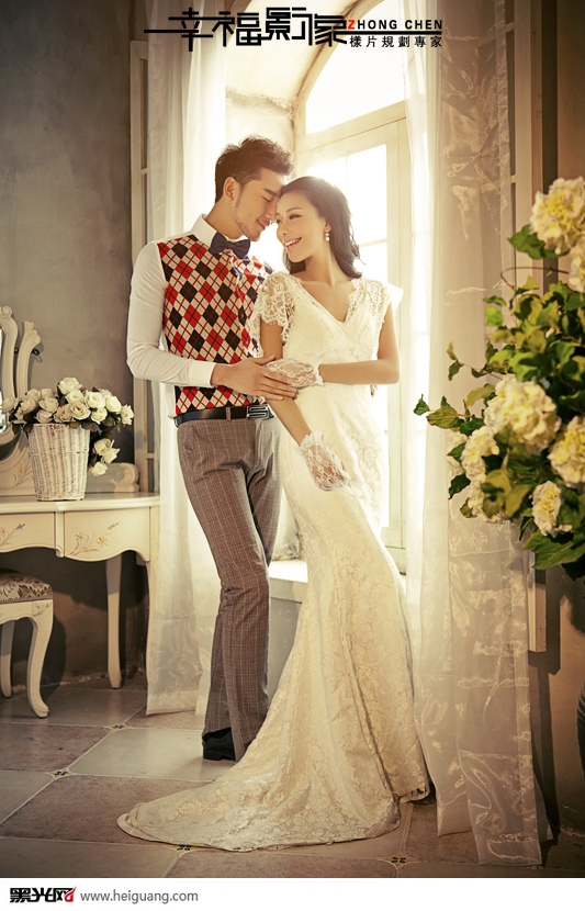 点击大图看下一张:浪漫满屋 婚纱摄影