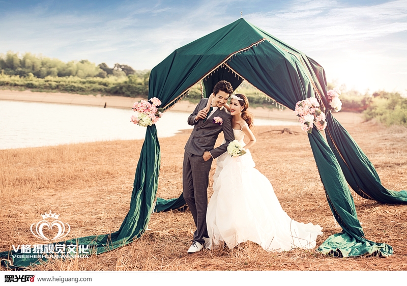 点击大图看下一张：幸福约会记 婚纱摄影