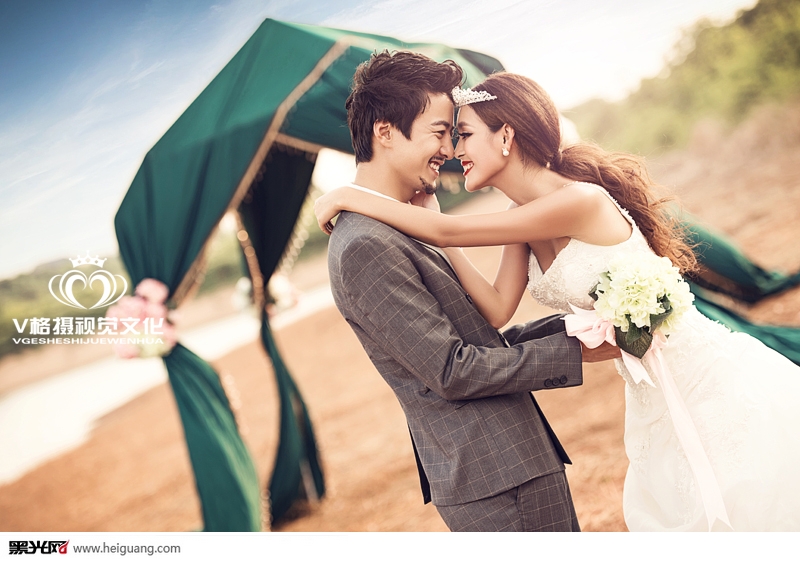 点击大图看下一张：幸福约会记 婚纱摄影