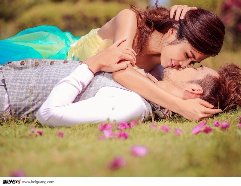 点击大图看下一张：午后阳光 婚纱摄影