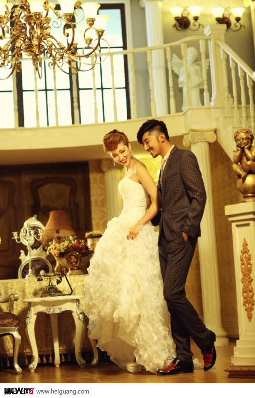 点击大图看下一张:奢华 婚纱摄影