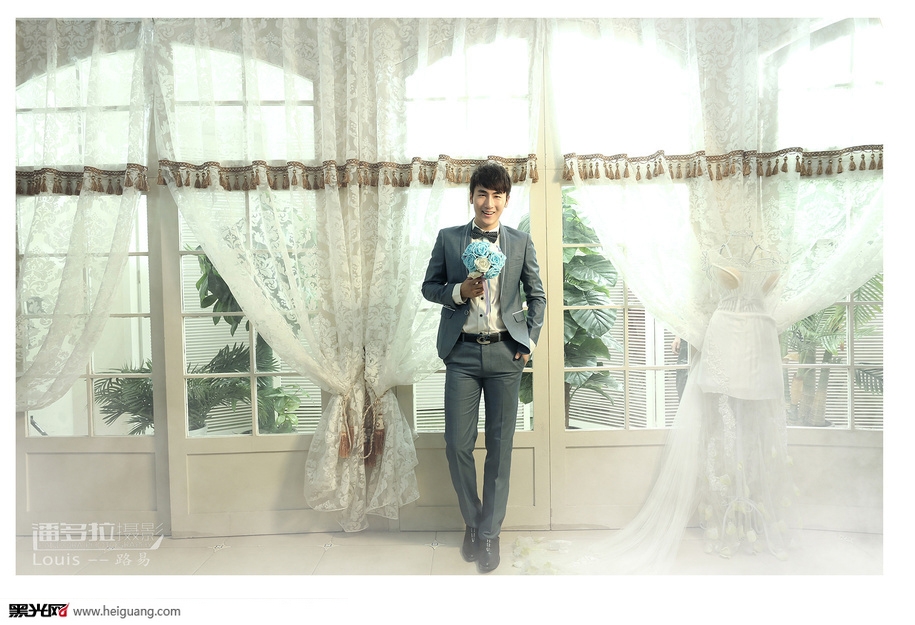 点击大图看下一张:白色之恋 婚纱摄影