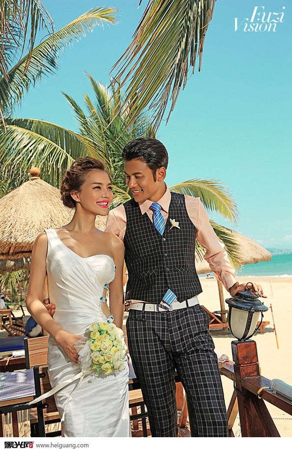 点击大图看下一张:阳光海岸 婚纱摄影