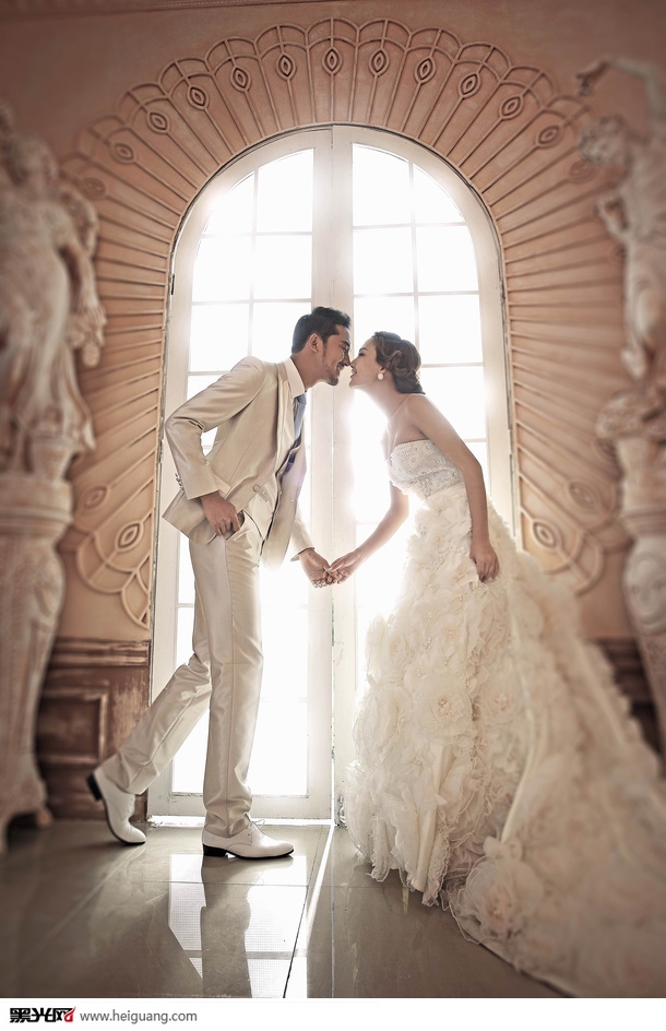 点击大图看下一张：我们的爱 婚纱摄影