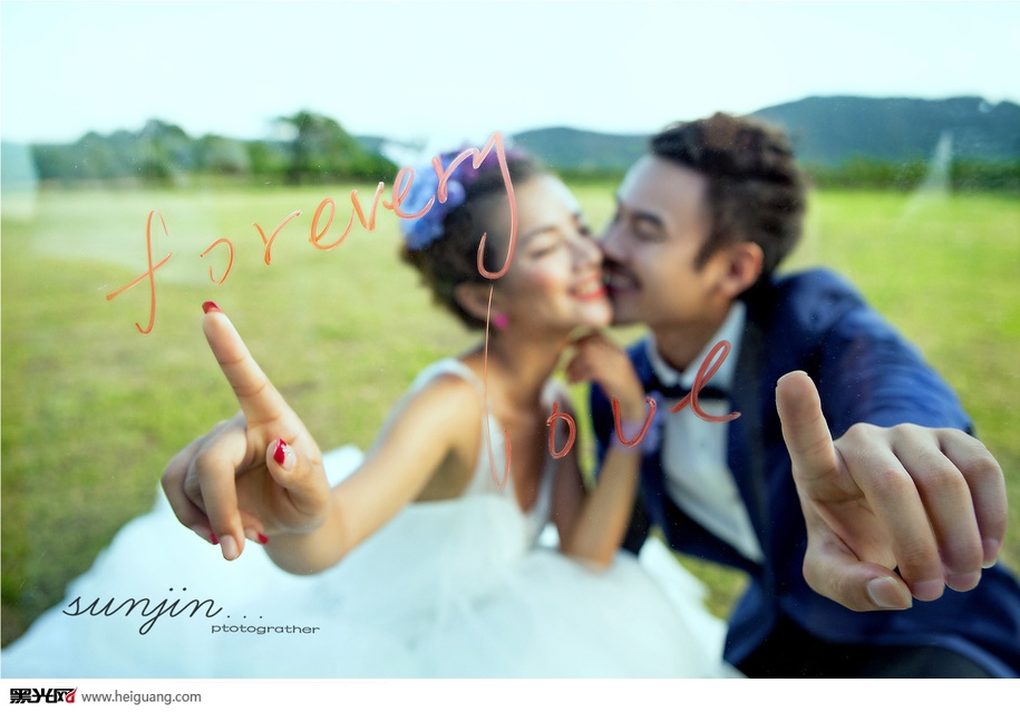 点击大图看下一张:与云相依 婚纱摄影