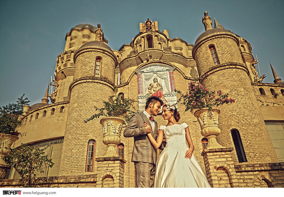 点击大图看下一张:古堡爱情 婚纱摄影