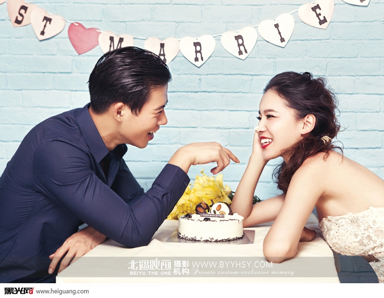 点击大图看下一张：Cute 婚纱摄影