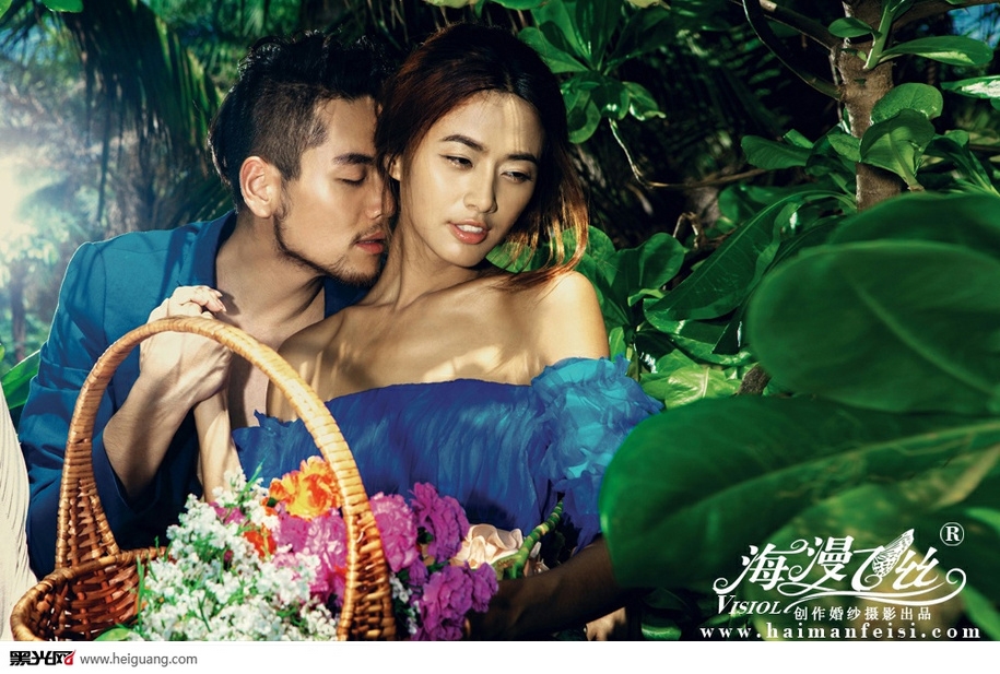 点击大图看下一张：嫣然笑黛 婚纱摄影