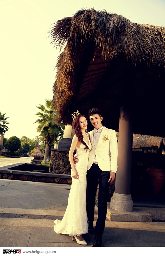 点击大图看下一张：逆光 婚纱摄影