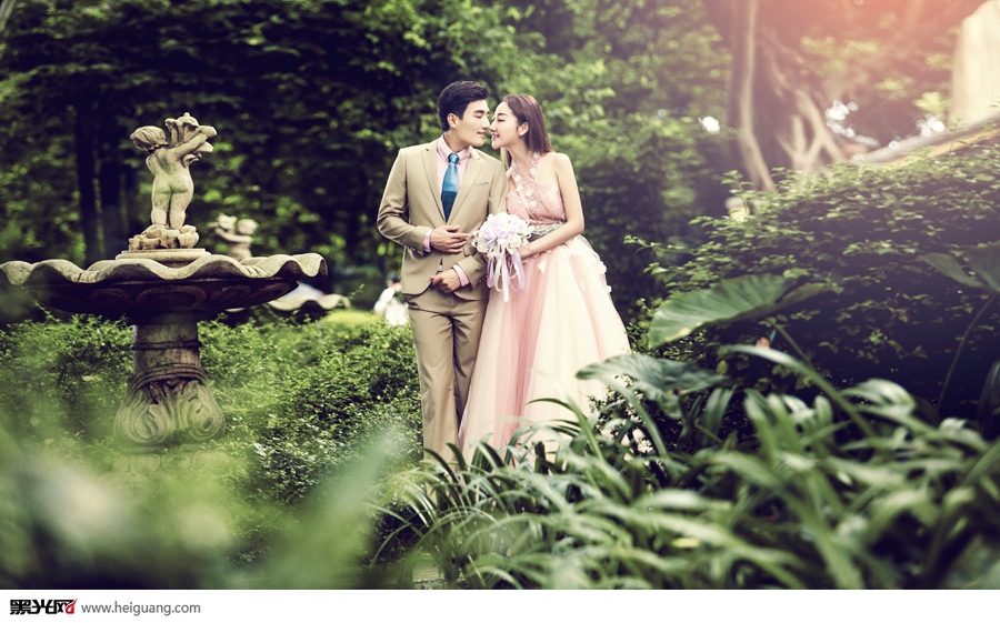 点击大图看下一张：爱的练习区 婚纱摄影