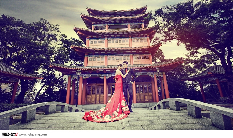 点击大图看下一张：恋爱进行时 婚纱摄影