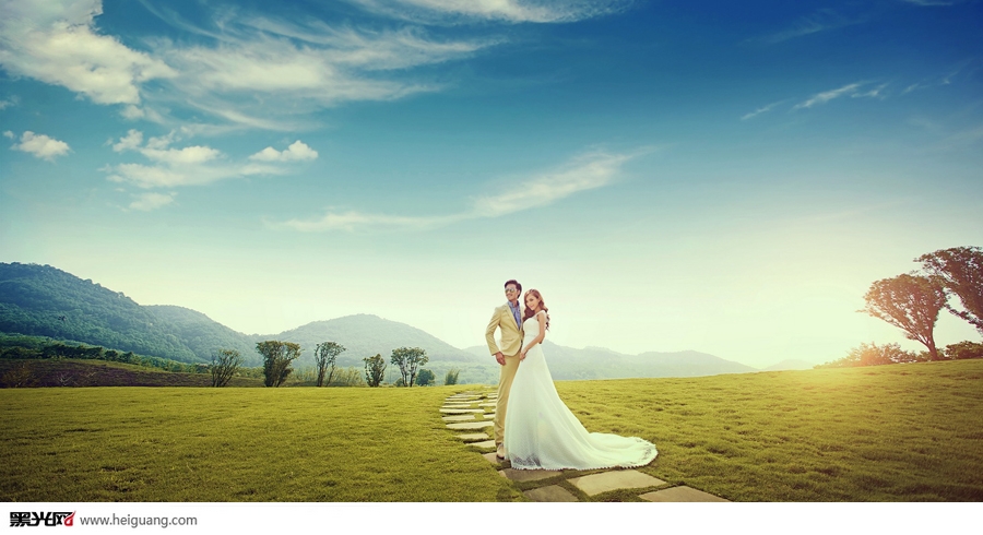 点击大图看下一张：爱在阳光下 婚纱摄影