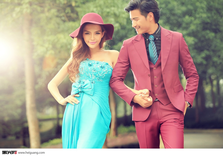 点击大图看下一张：向幸福出发 婚纱摄影